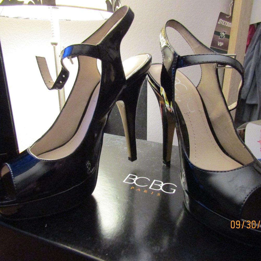 Black patent leather size 5 heels